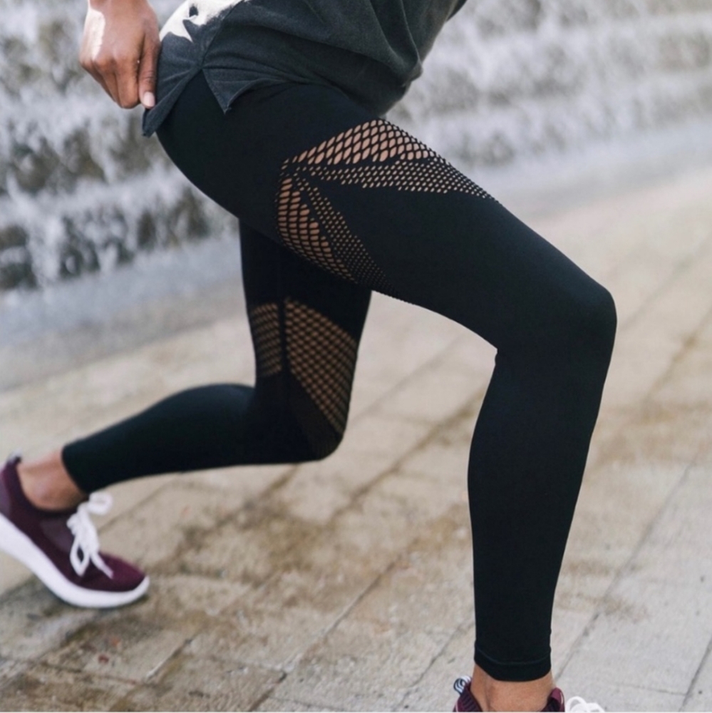 Zyia Active Black Angle 7/8 Grid Perforated High Rise Seamless Leggings Size M